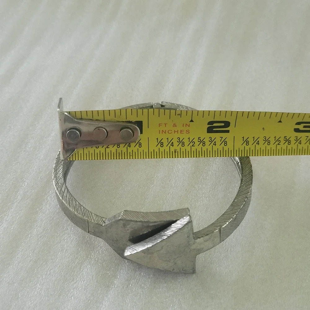 VTG Signed PAULINE RADER Geometric Arrow Clamper Bracelet Silver Tone